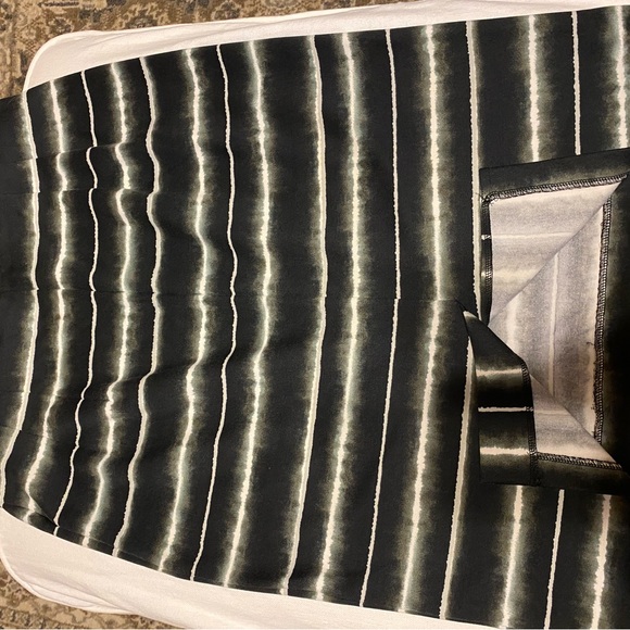 NWOT Old Navy Pencil Skirt - Picture 2 of 3